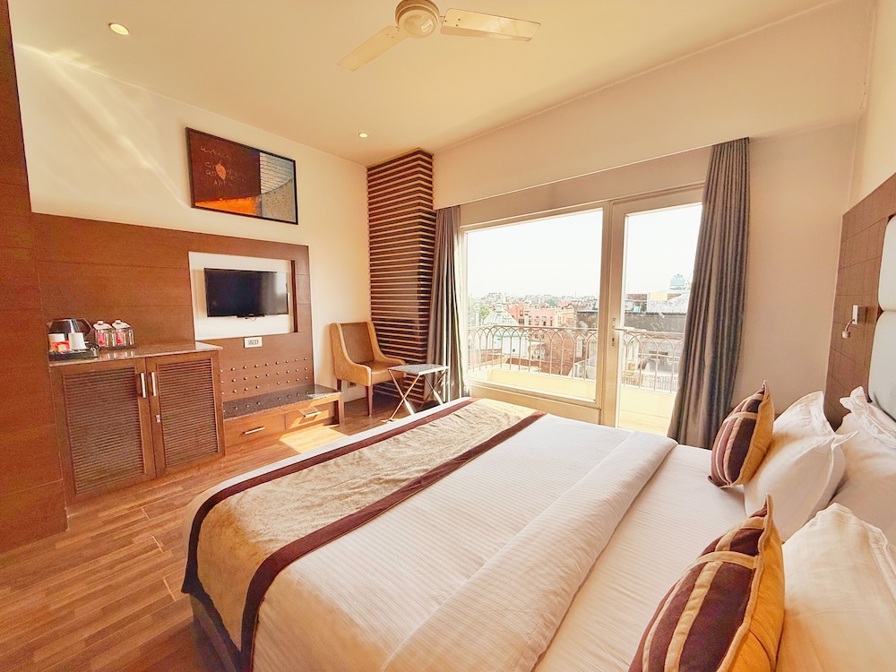 1 BEDROOM, BUSINESS, DOUBLE BED, CITY VIEW