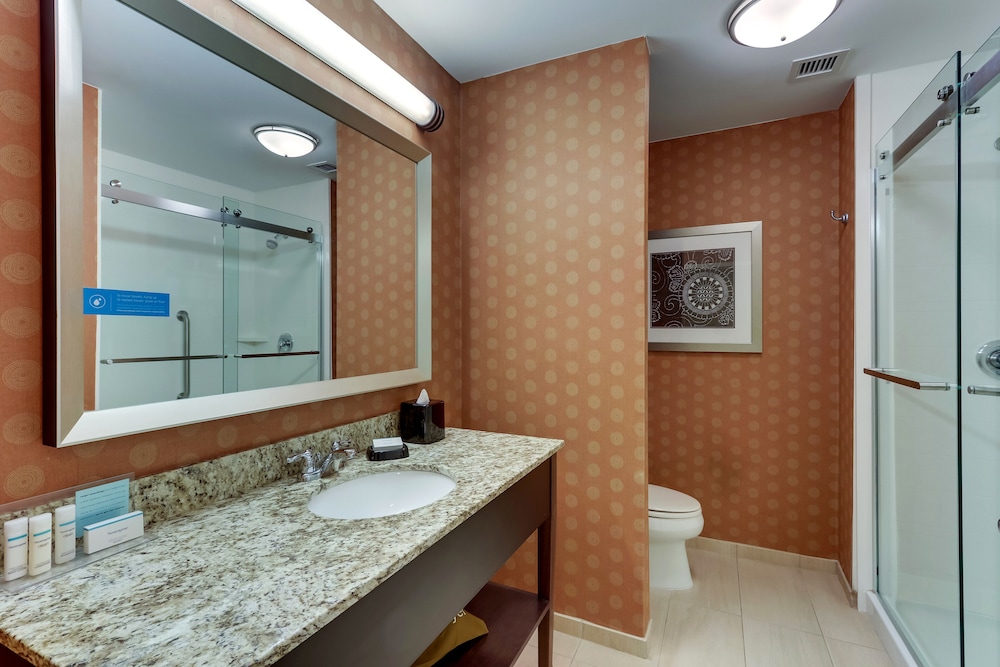 Hampton Inn & Suites Hartsville 63/76