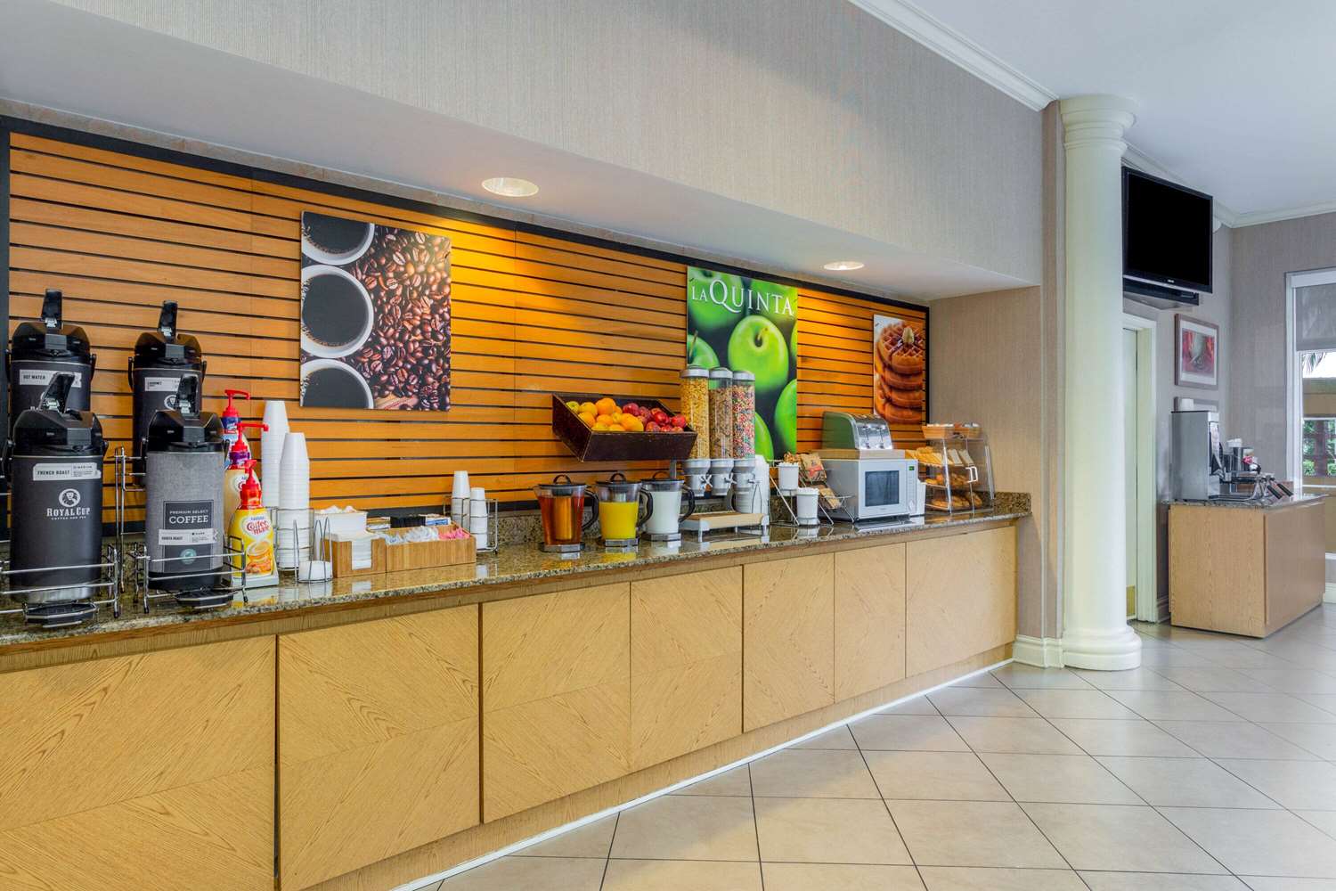La Quinta Inn & Suites by Wyndham Lakeland West 5/23