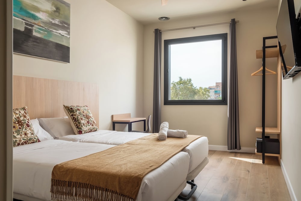COMFORT, TWIN BEDS