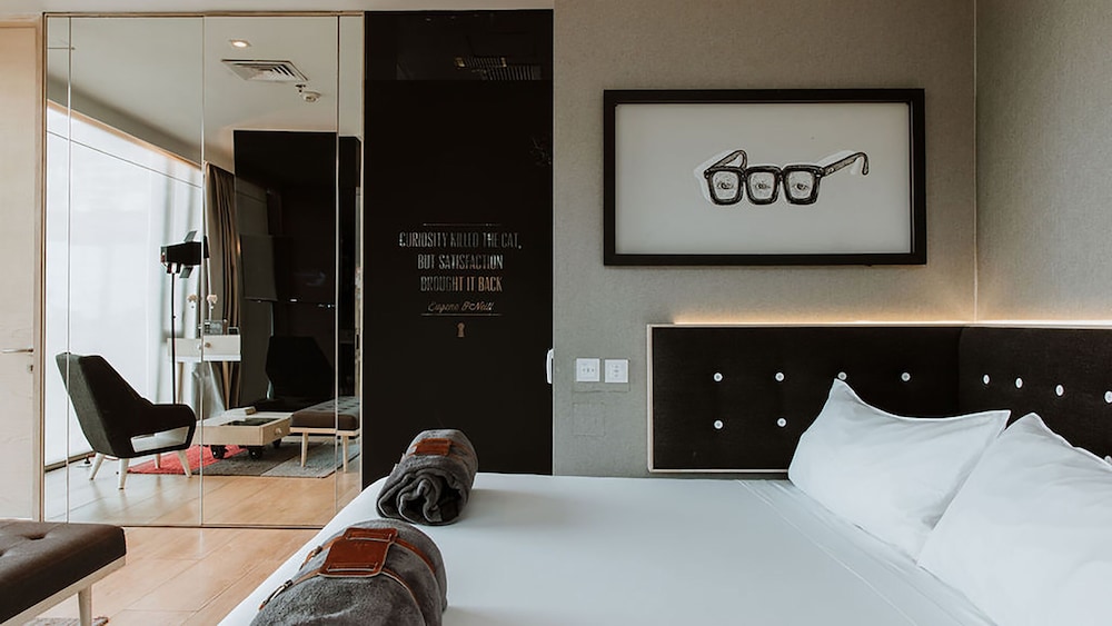The Click Clack Hotel 32/64