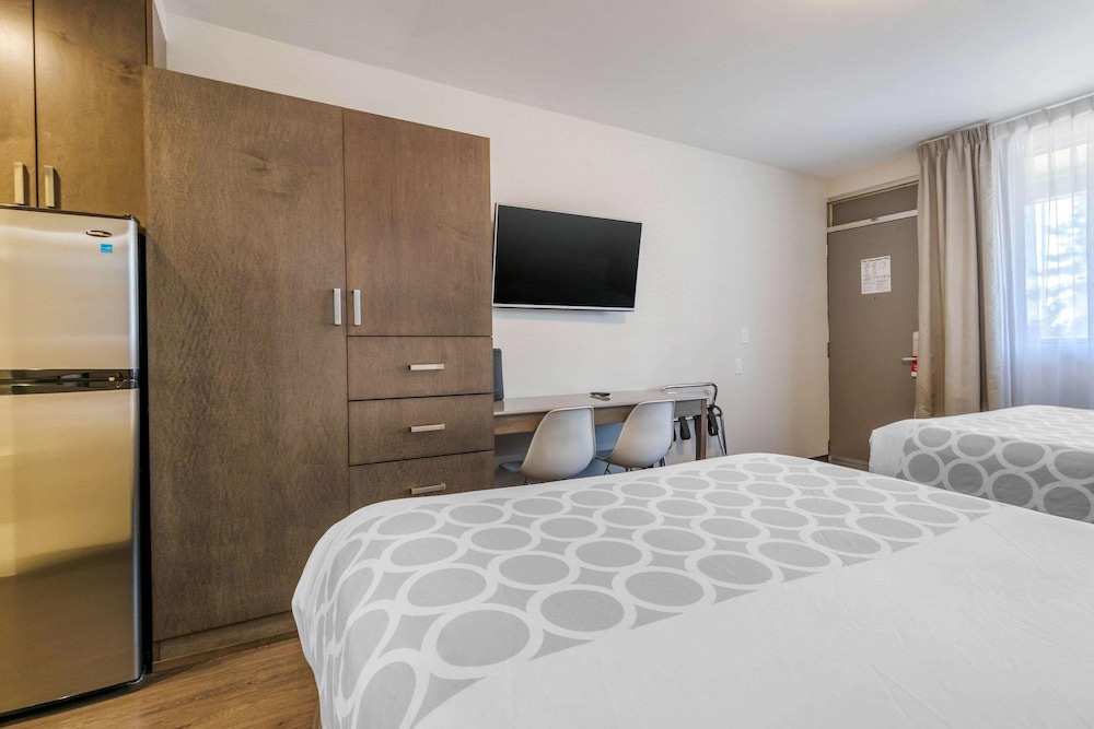 Super 8 by Wyndham Macleod Trail Calgary 20/60