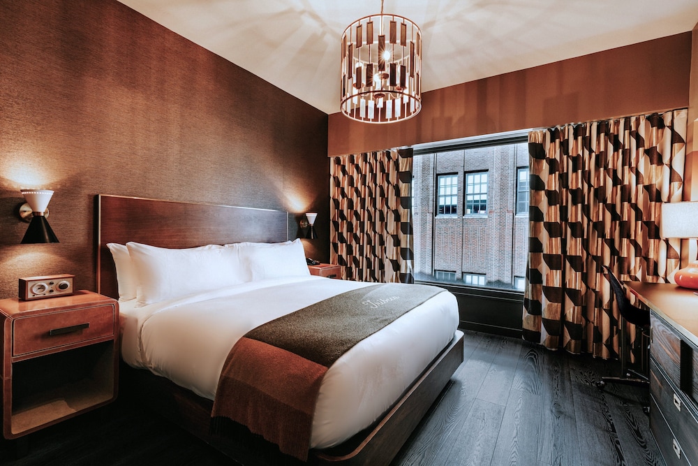 ROXY, STANDARD, KING BED