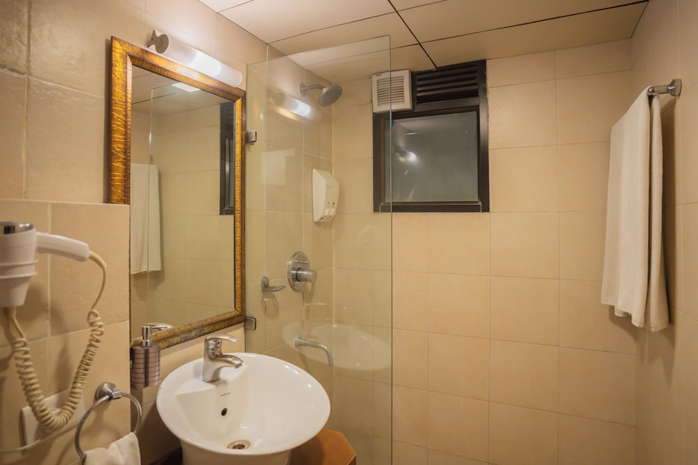 Ahuja Residency Parklane 44/50