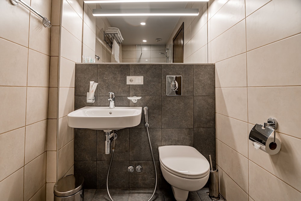غرفة قياسية ثلاثية بثلاثة أسرّة، Kutaisi Inn 2/3