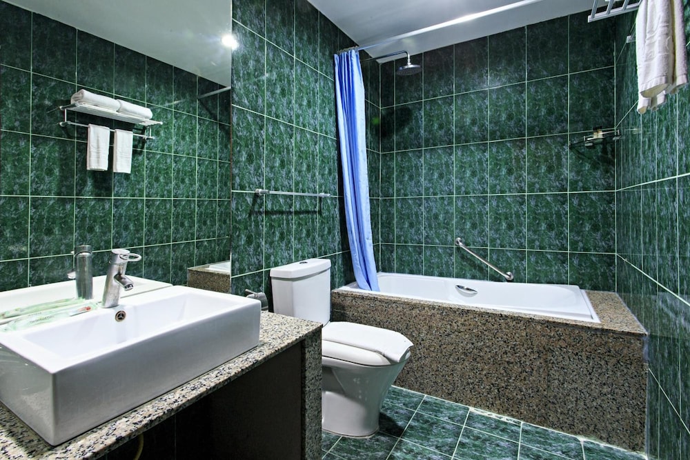 The Orchard Cebu Hotel & Suites 12/54