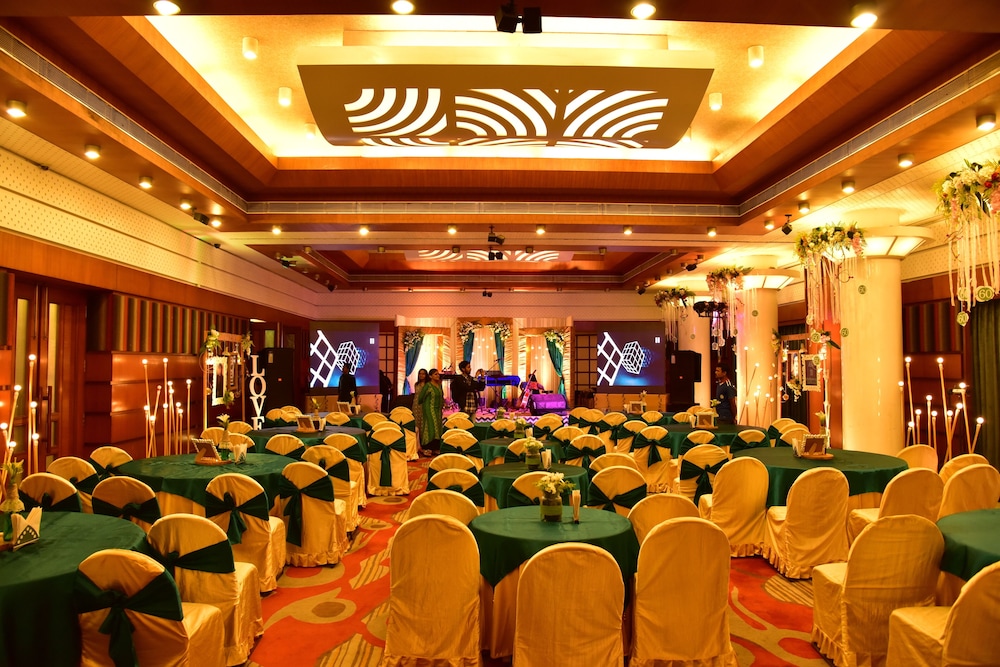 Vishwaratna Hotel 35/39