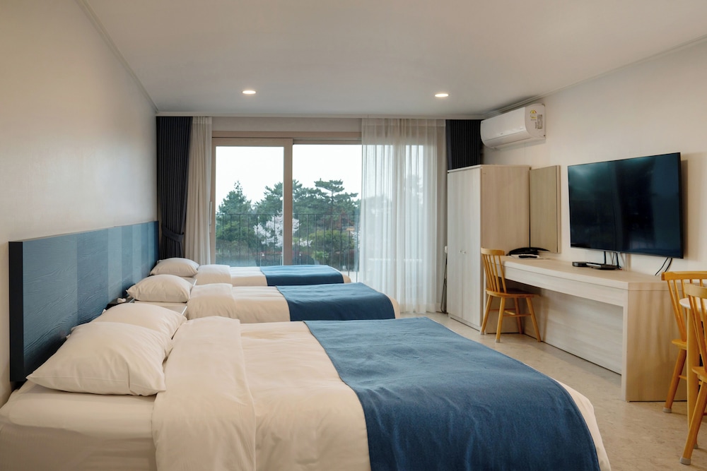 DELUXE, RESIDENCE, TRIPLE