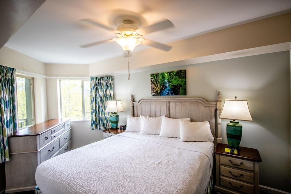 Laurel Point Resort 15/35