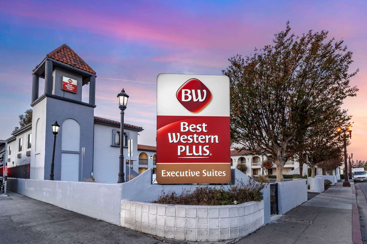 Best Western Plus Executive Suites 1/19