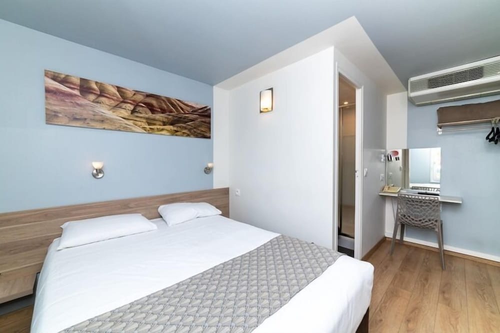 Brit Hotel Macon Nord 8/26