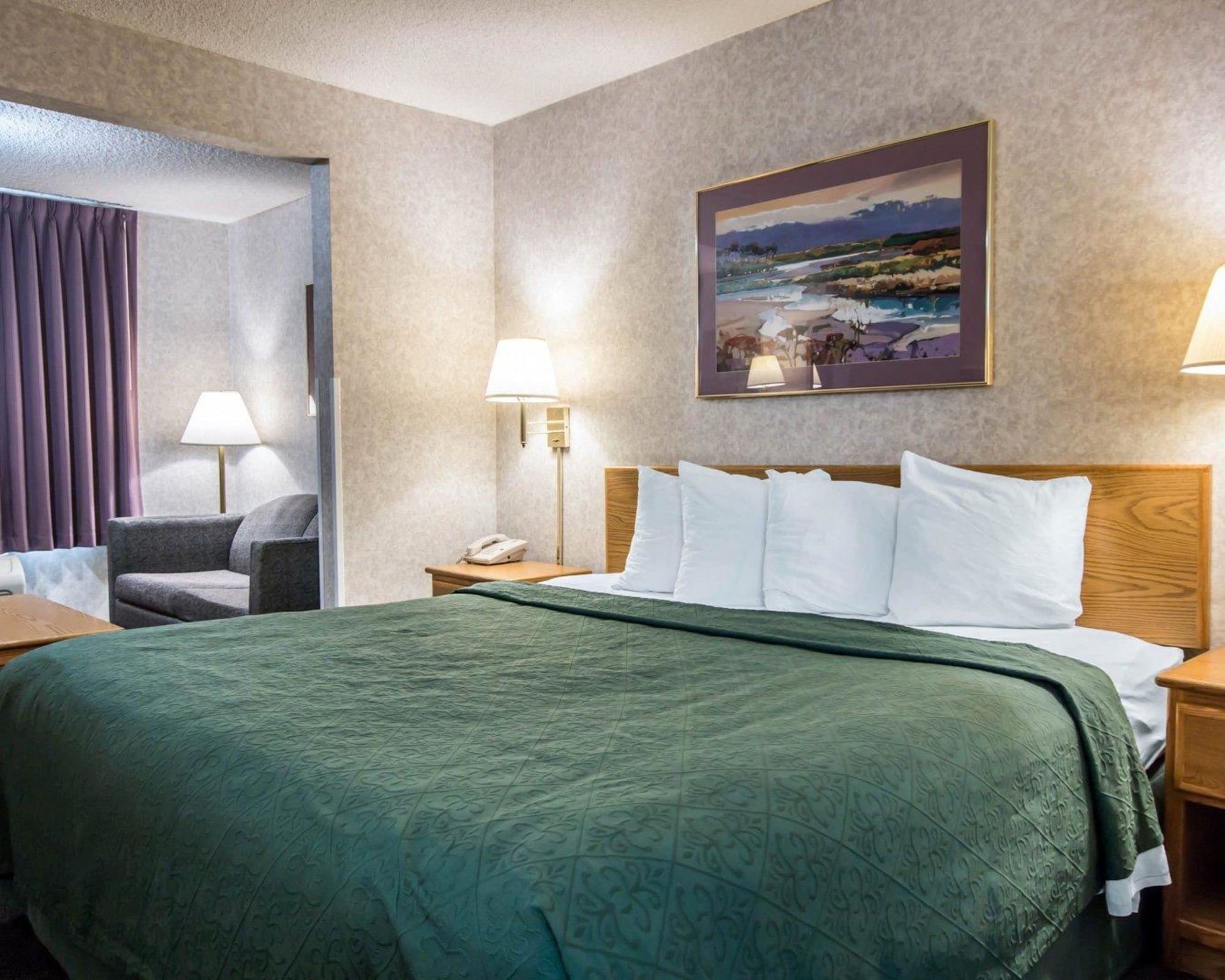 SUITE, KING BED