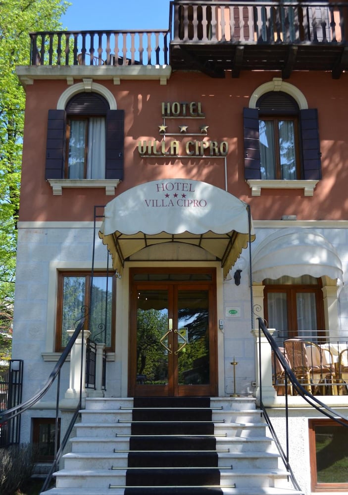 Hotel Villa Cipro 7/62