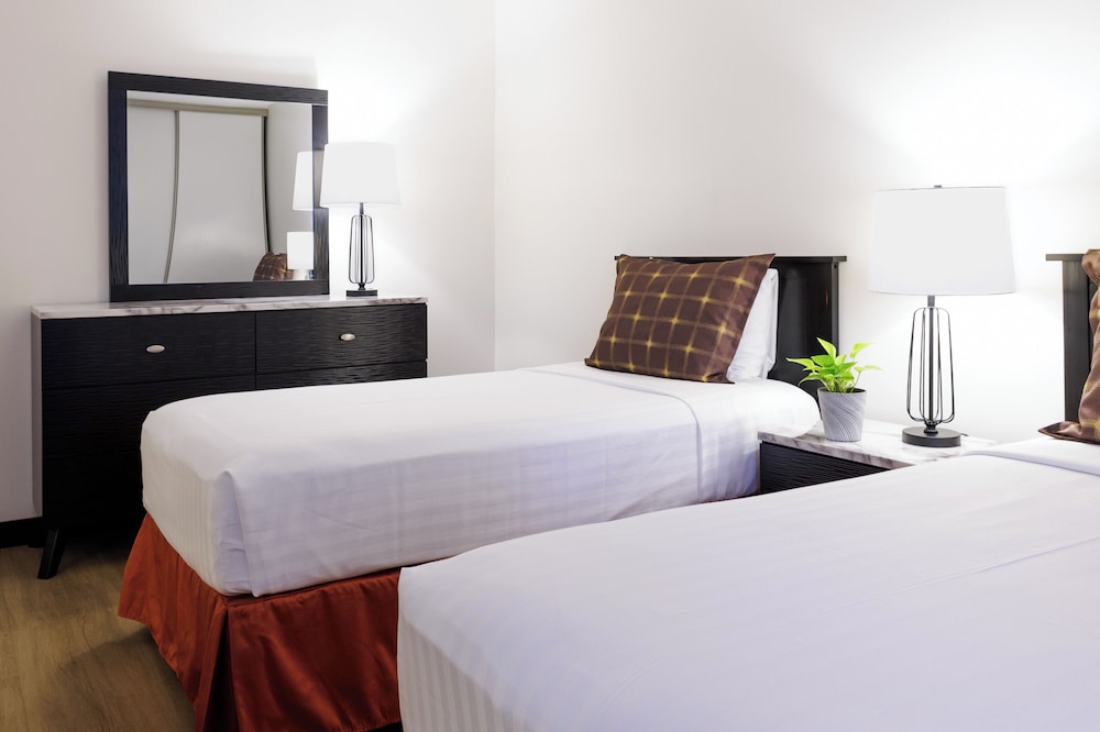 Cartier Place Suite Hotel 25/64