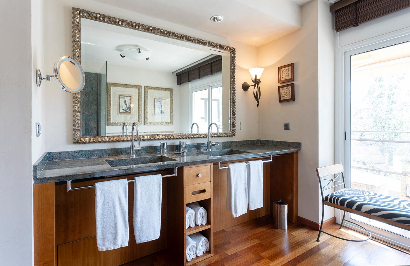 Suites del Mar Fenals 10/100