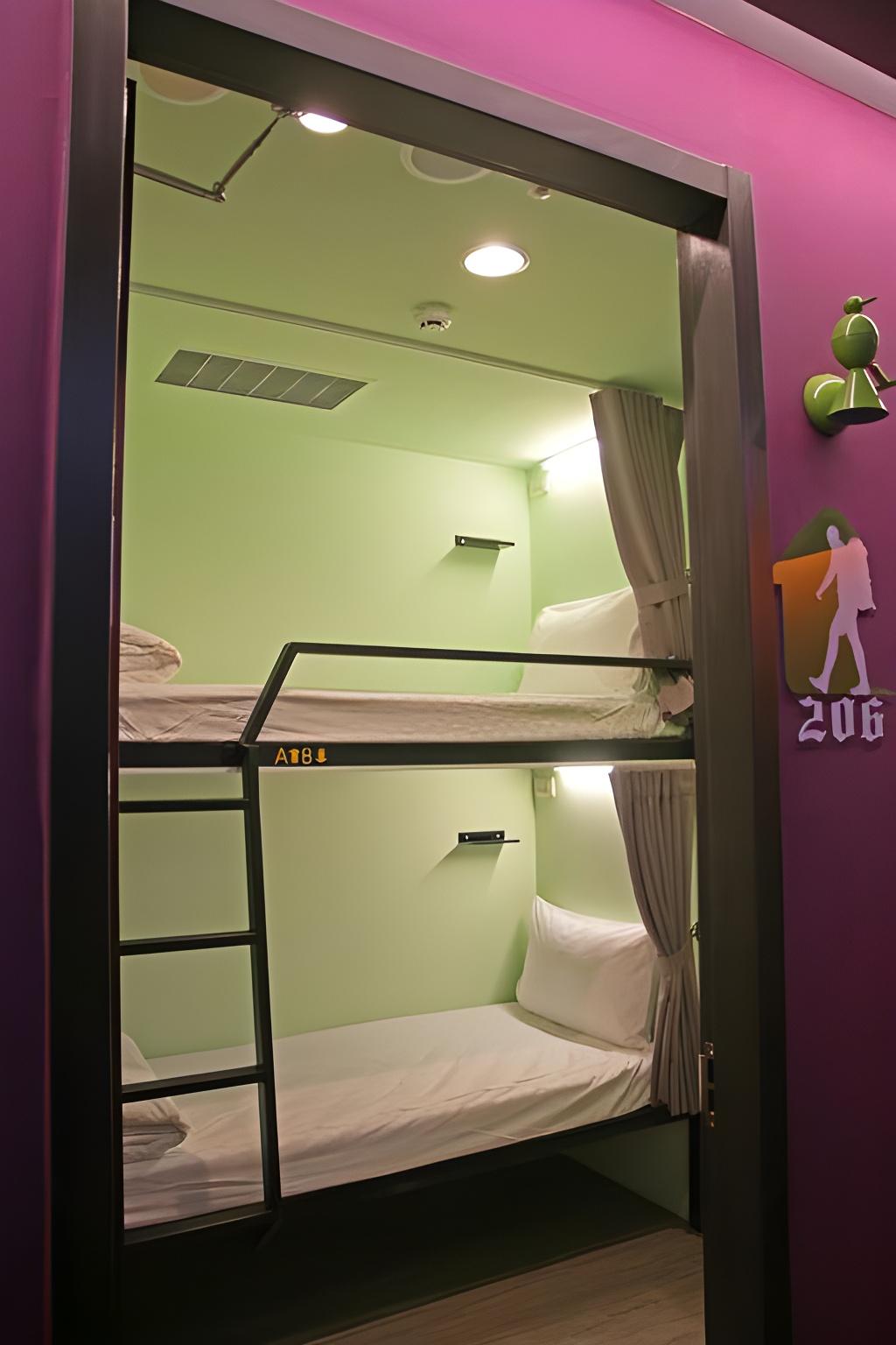 ROOM, TWIN BEDS, SHARED BATHROOM, ADULT ONLY