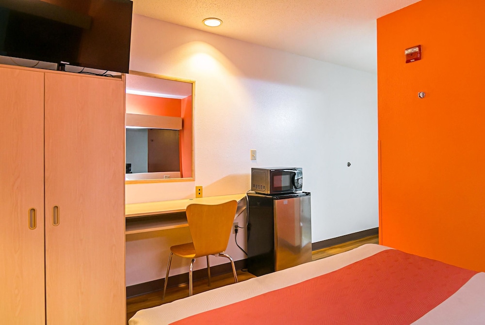 Motel6 Sycamore, IL 24/41