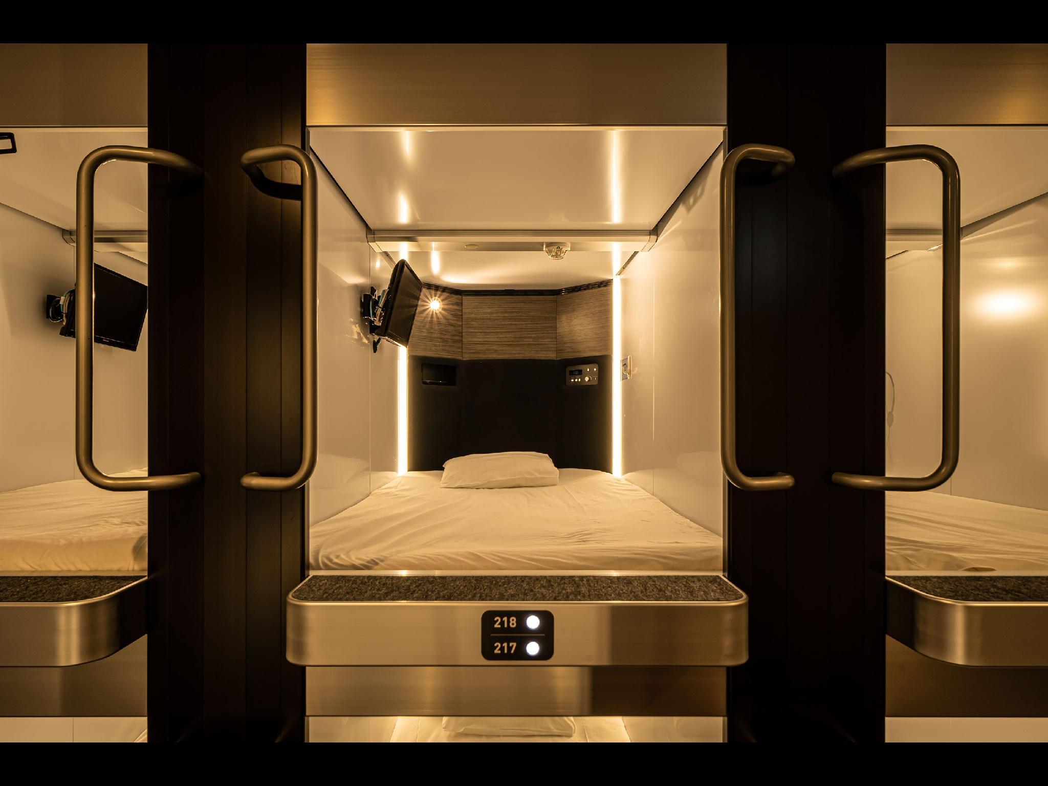 CAPSULE, MALE DORM