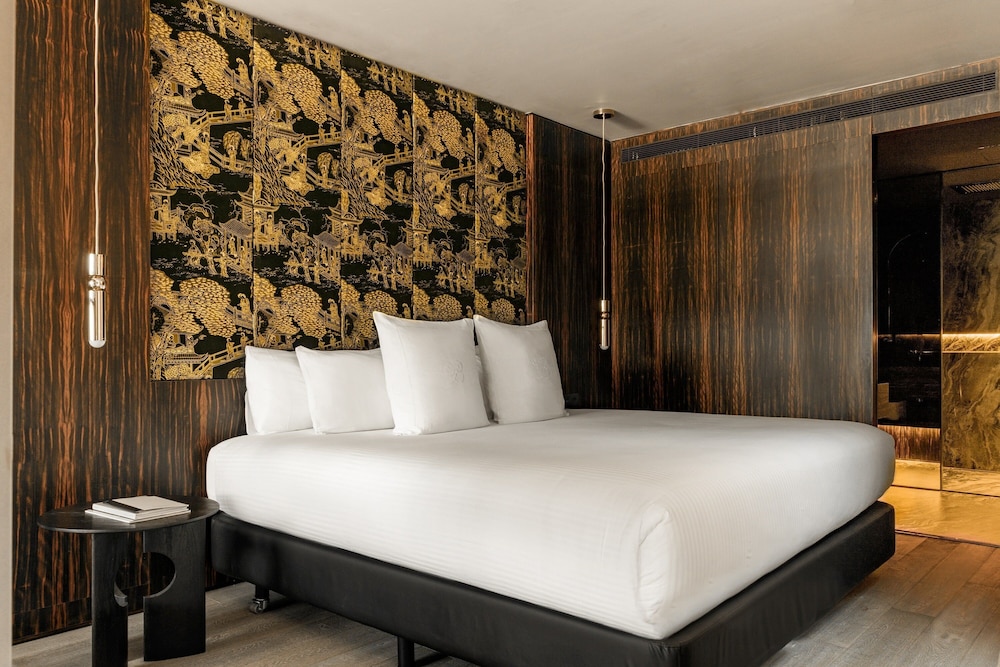 DIAMOND, SUITE, KING BED, CITY VIEW, TERRACE