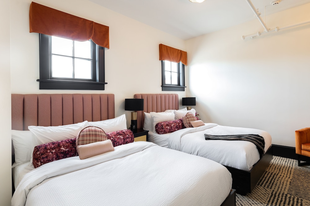 Hotel Thaxter 12/50