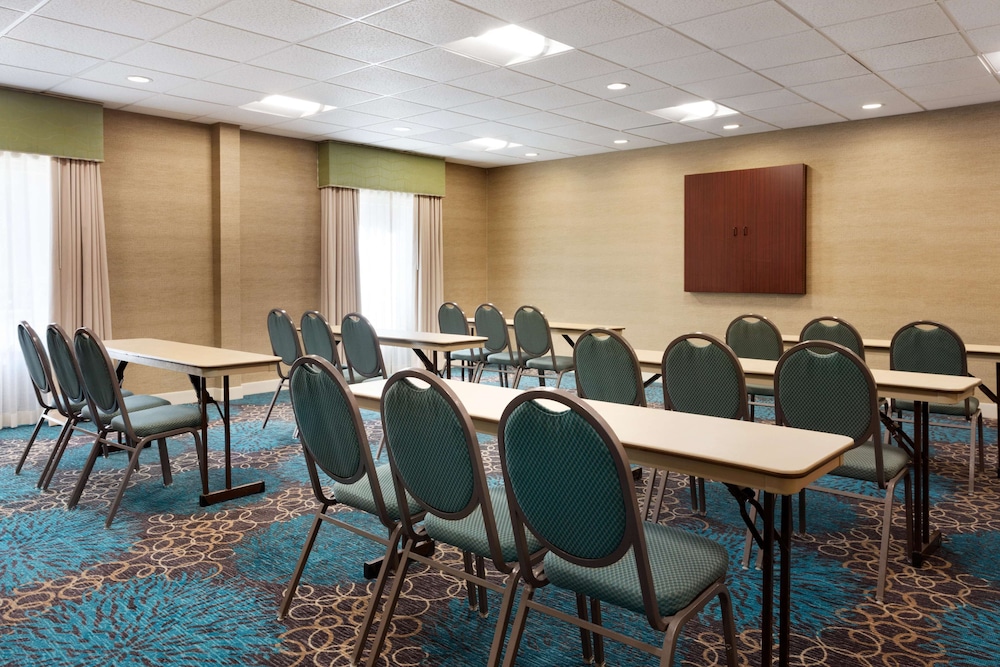 Hampton Inn & Suites Birmingham East Irondale 34/37