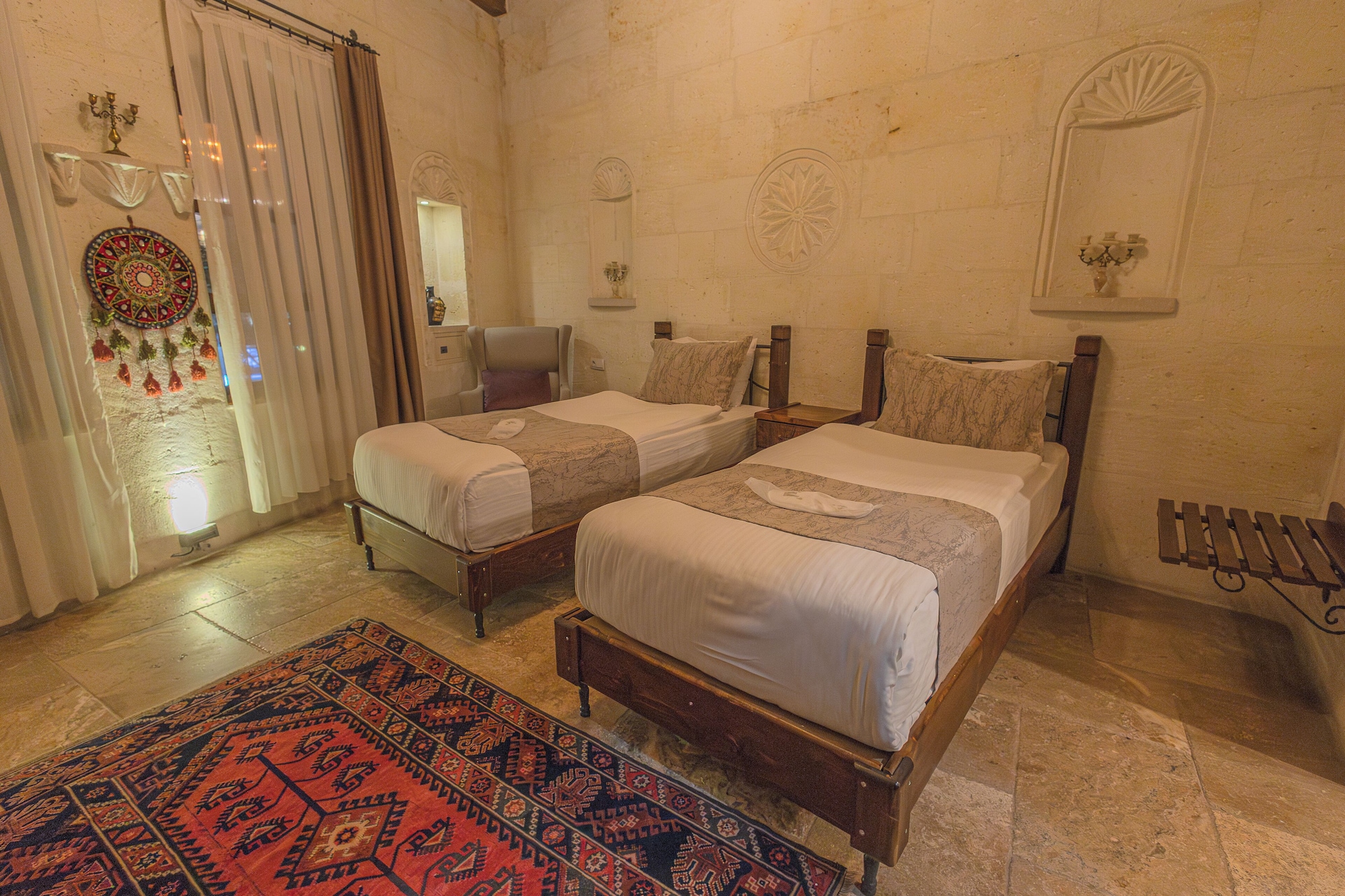 COMFORT, TWIN BEDS, CITY VIEW