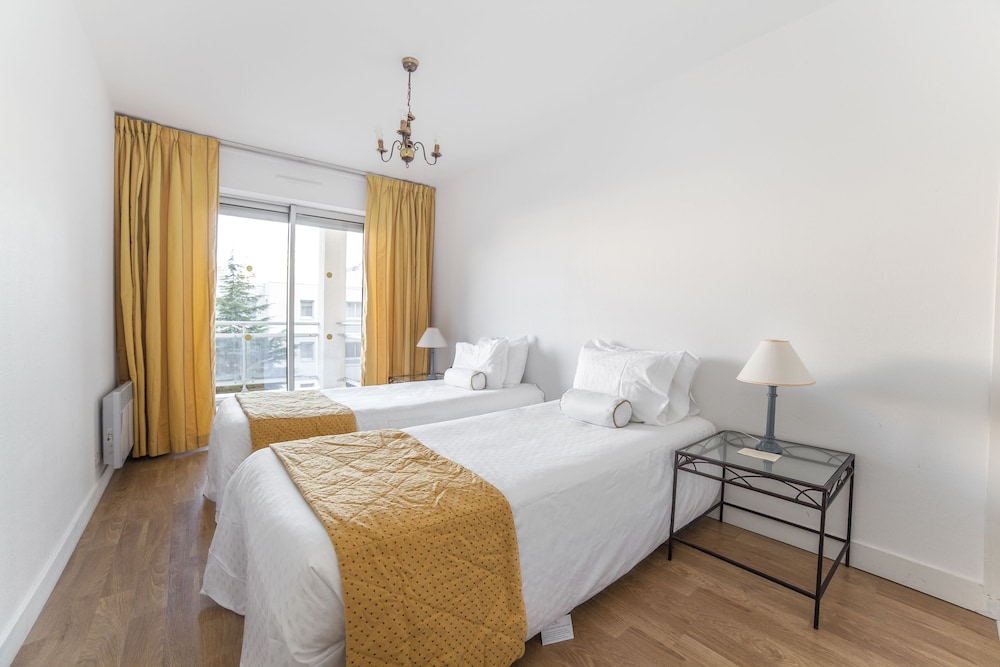 Royal Regency Paris Vincennes 12/50