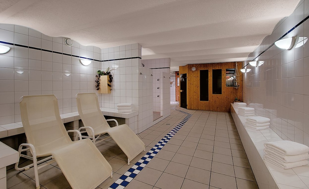 HALM KONSTANZ(FORMERLY ARCADIA HOTEL HALM KONSTANZ) 24/67