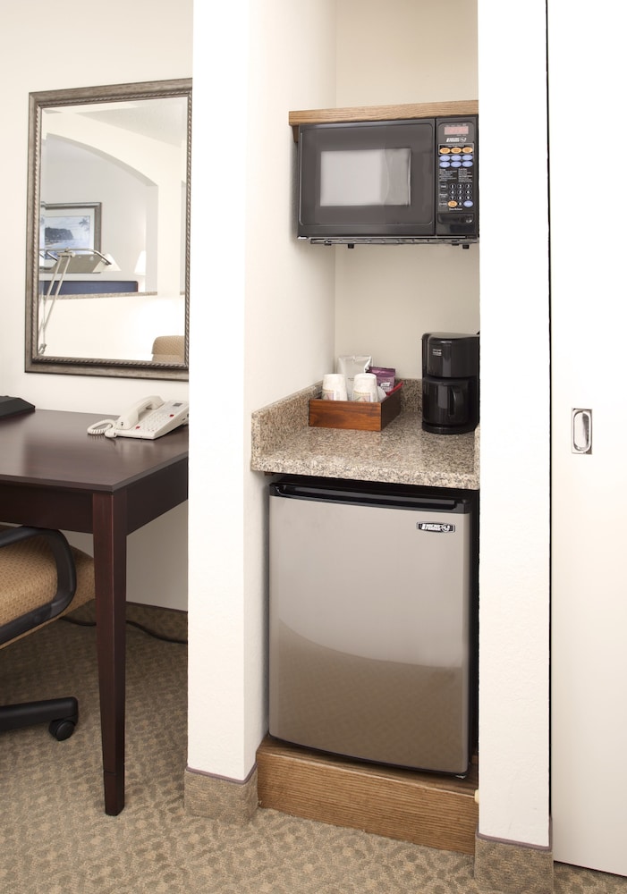 Ann Arbor Regent Hotel Suites 18/55