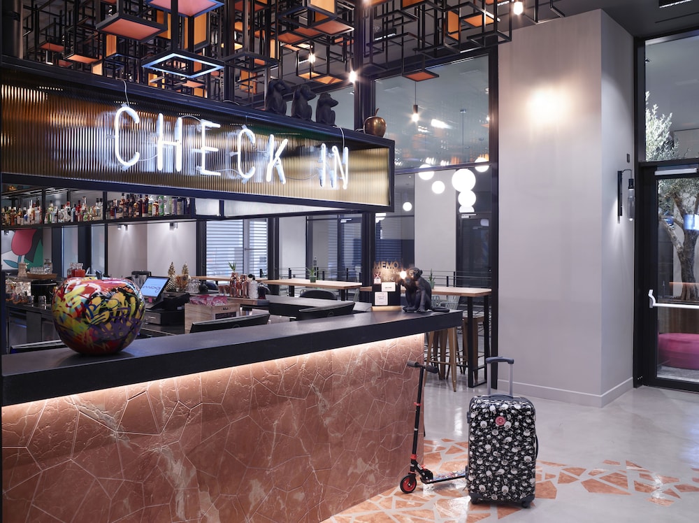 Moxy Athens City 57/66