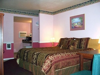 Monterey Pines Inn 16/42