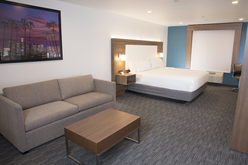 Holiday Inn Express Hollywood Walk of Fame An Ihg Hotel 29/65