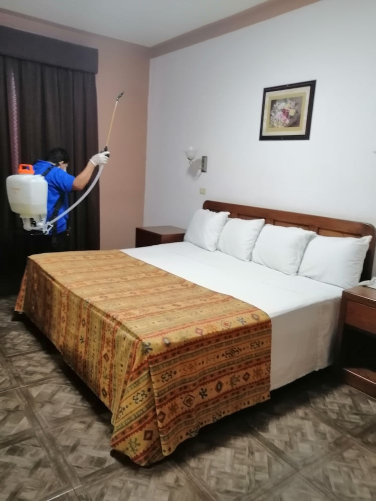 Hotel Astromundo 6/23