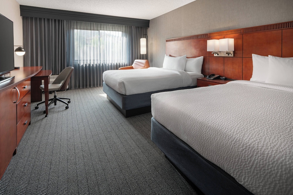 Room, 2 Queen Beds, Pool Side