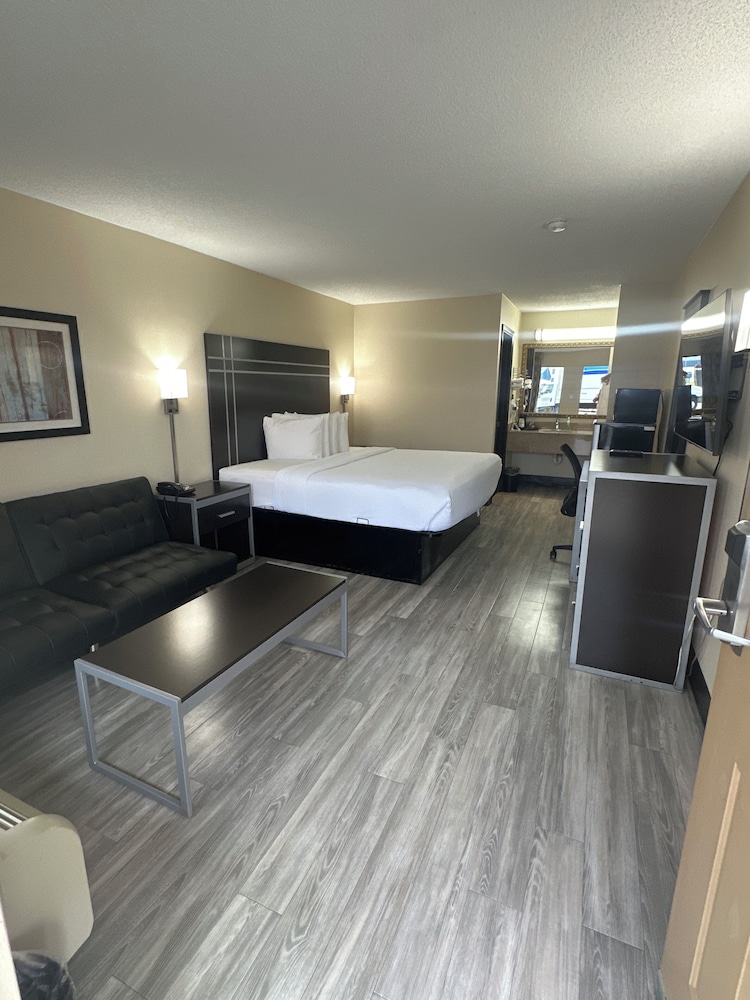 Deluxe Inn Fayetteville 31/61