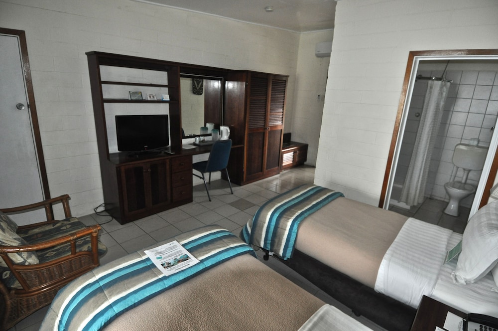 Madang Resort Hotel 24/50