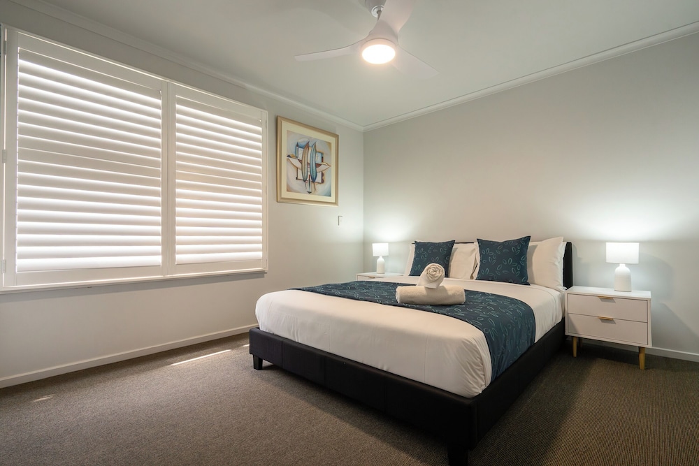 Junior, Apartment, 1 Single and 2 Queen Beds