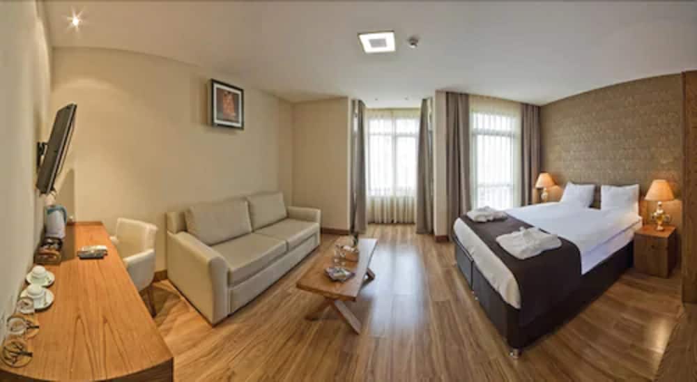 Triada Otel 57/76