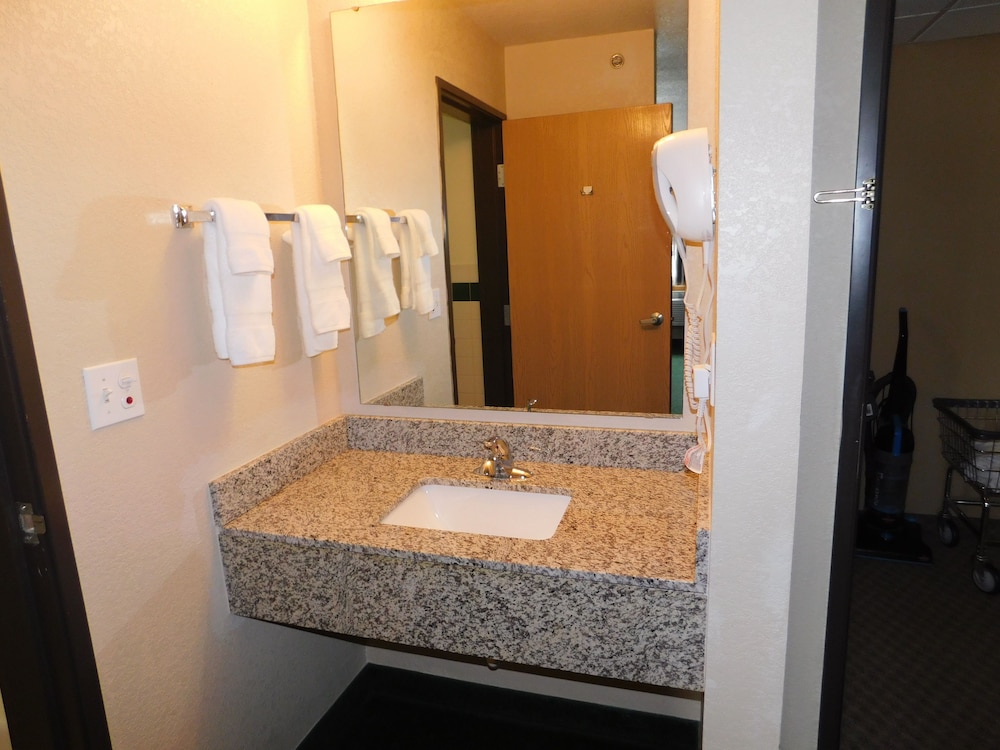Americinn By Wyndham Oscoda Near Ausable River 16/40