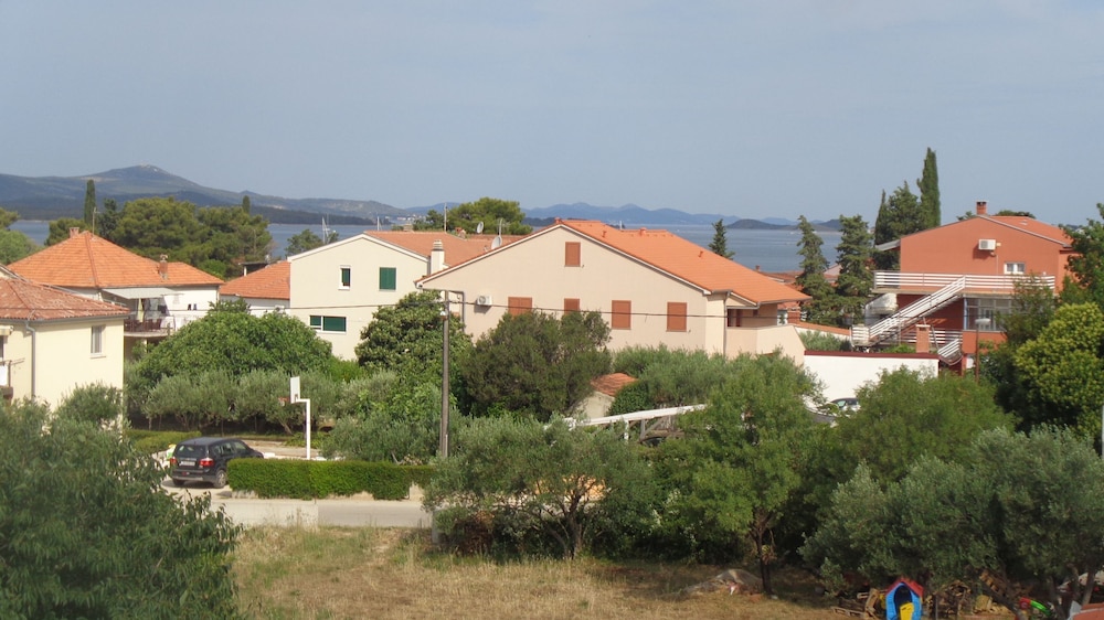 APARTMENTS MORETA 42/50