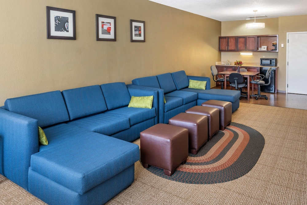 Comfort Inn and Suites Lincoln AL 33/61