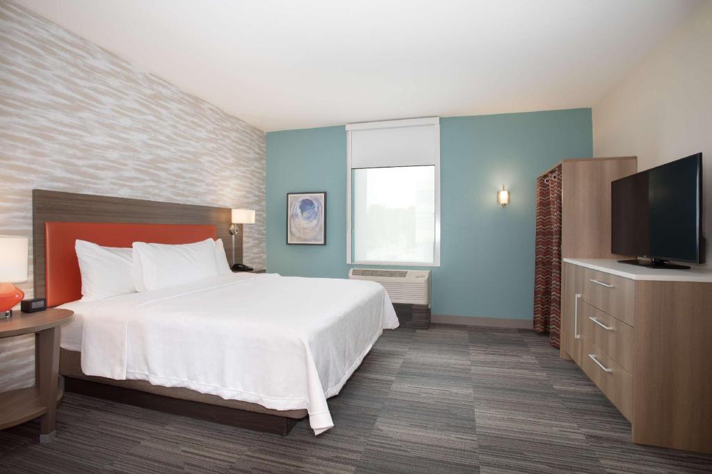 2 BEDROOMS, SUITE, 1 KING OR 2 QUEEN BEDS, 2 BATHROOMS