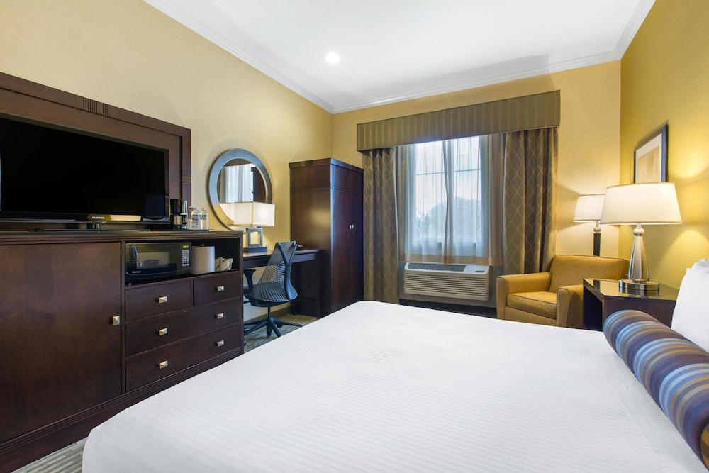 The Oaks Hotel And Suites 11/43