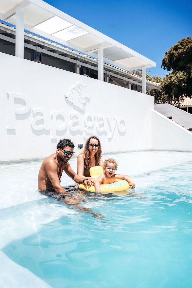 Papagayo Beach Resort 68/72