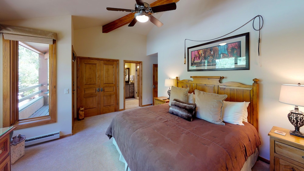 3 Bedrooms, Platinum, Condo