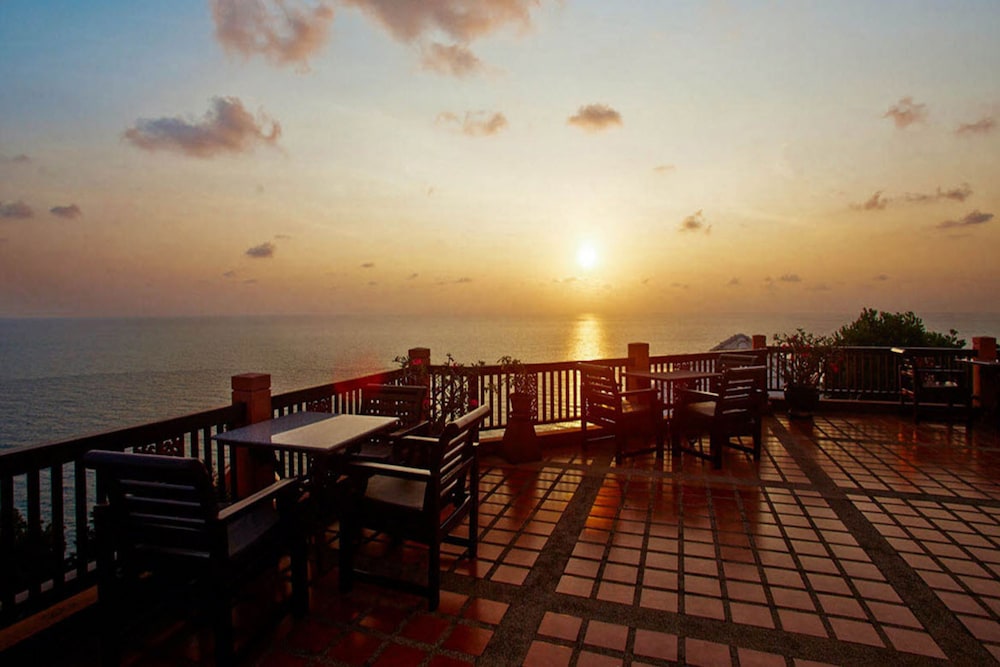 SAMUI BAYVIEW RESORT & SPA 58/66
