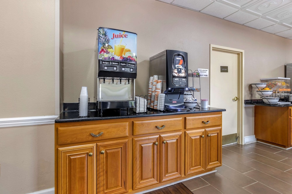 Comfort Inn Suites Statesboro 8/34