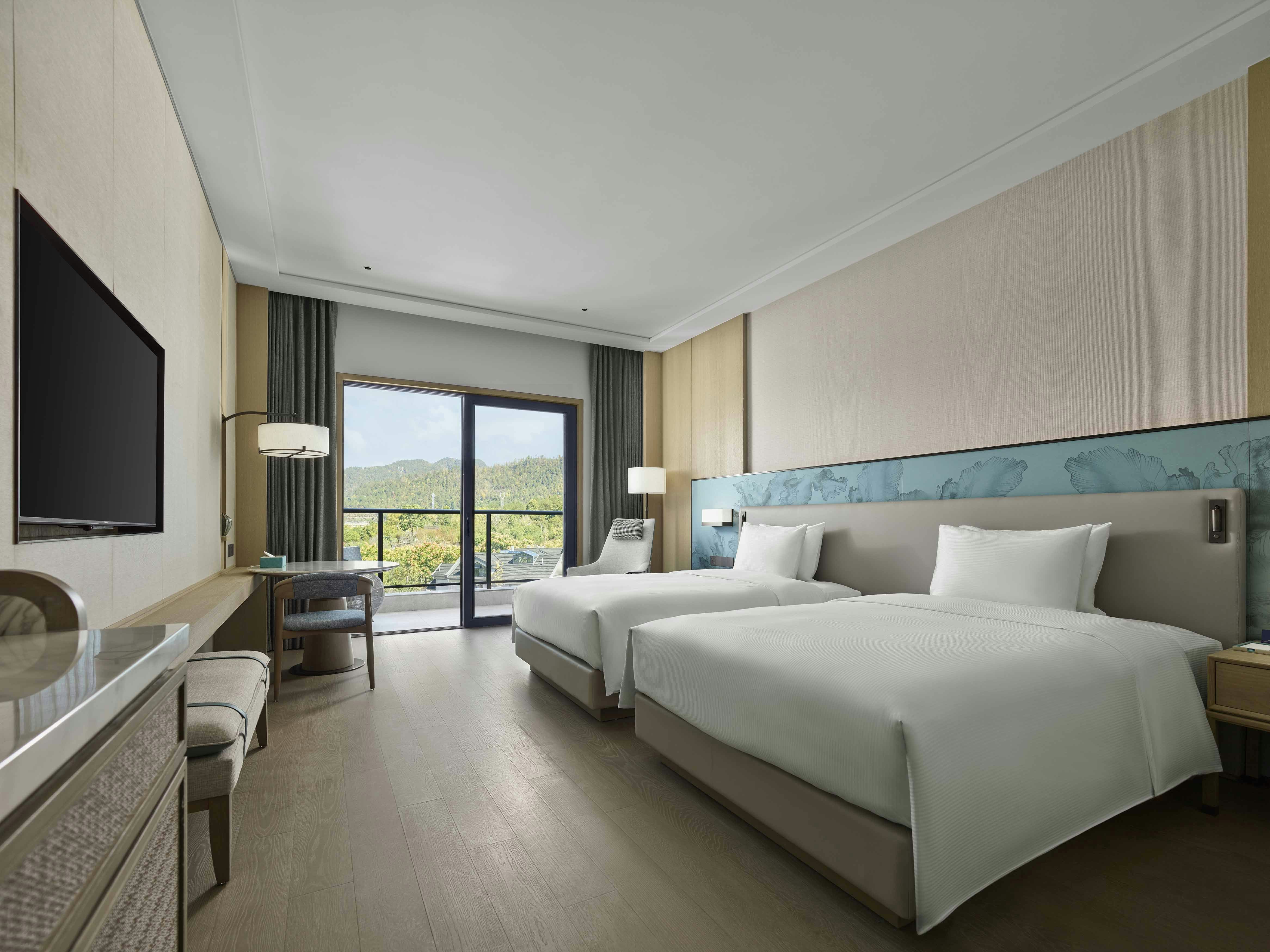 GUEST ROOM, TWIN BEDS, HIGH FLOOR