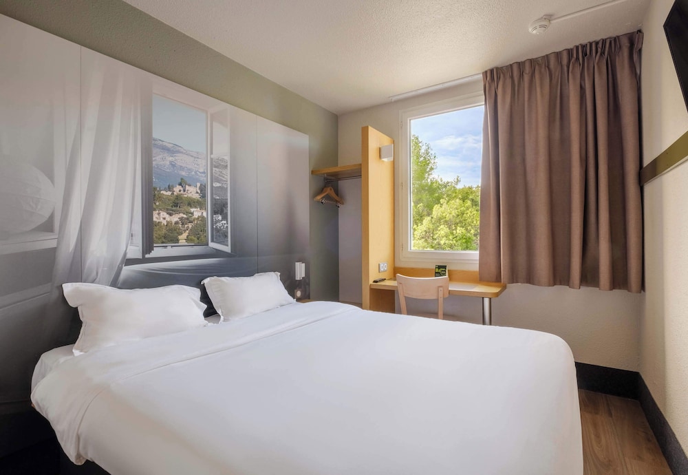 ROOM, DOUBLE BED