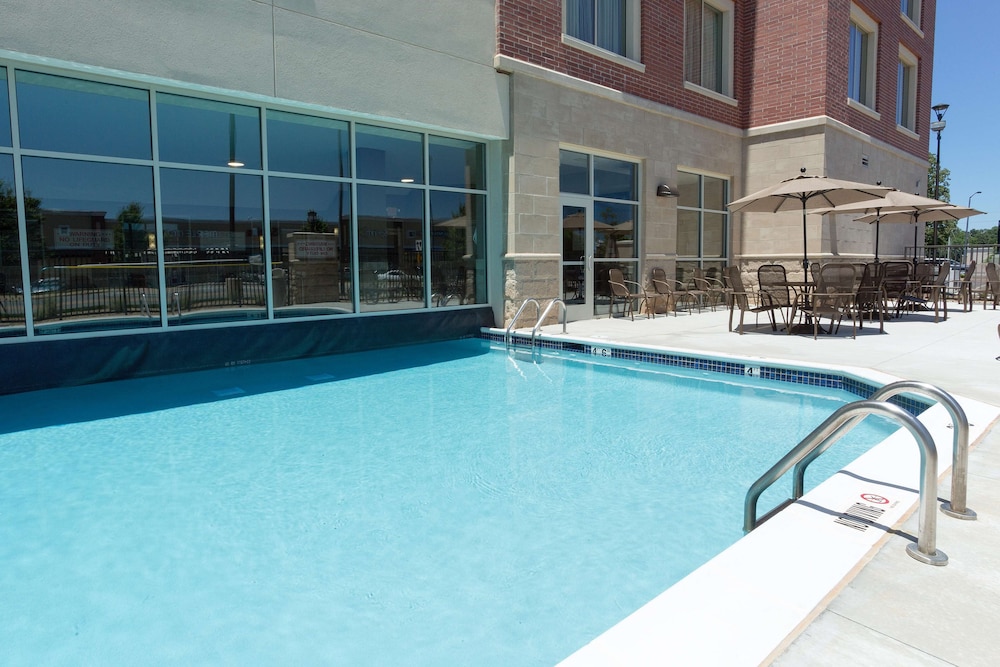 Drury Inn and Suites Burlington 24/44